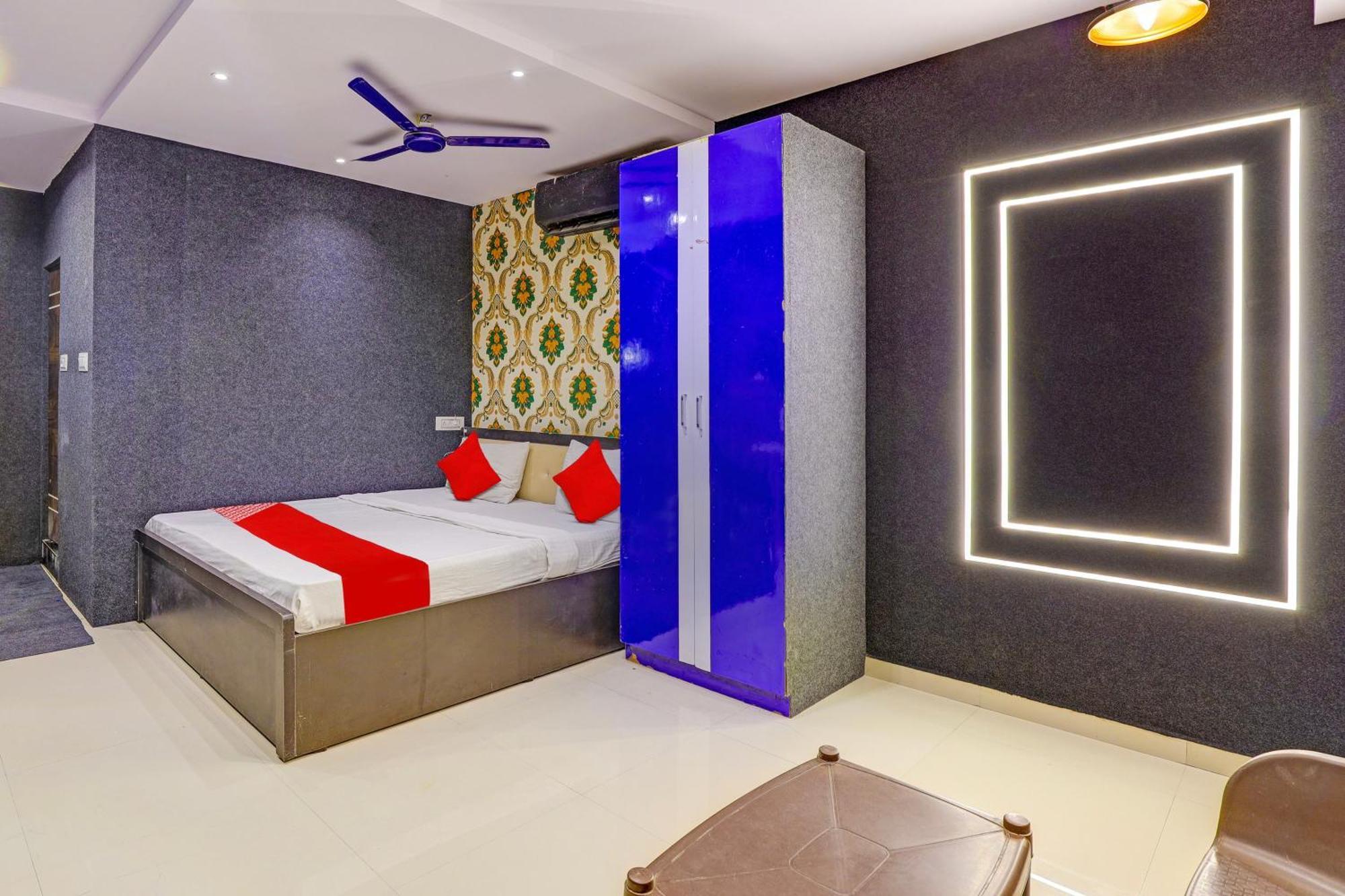 Hotel O Lotus Hotel Surat Exterior photo