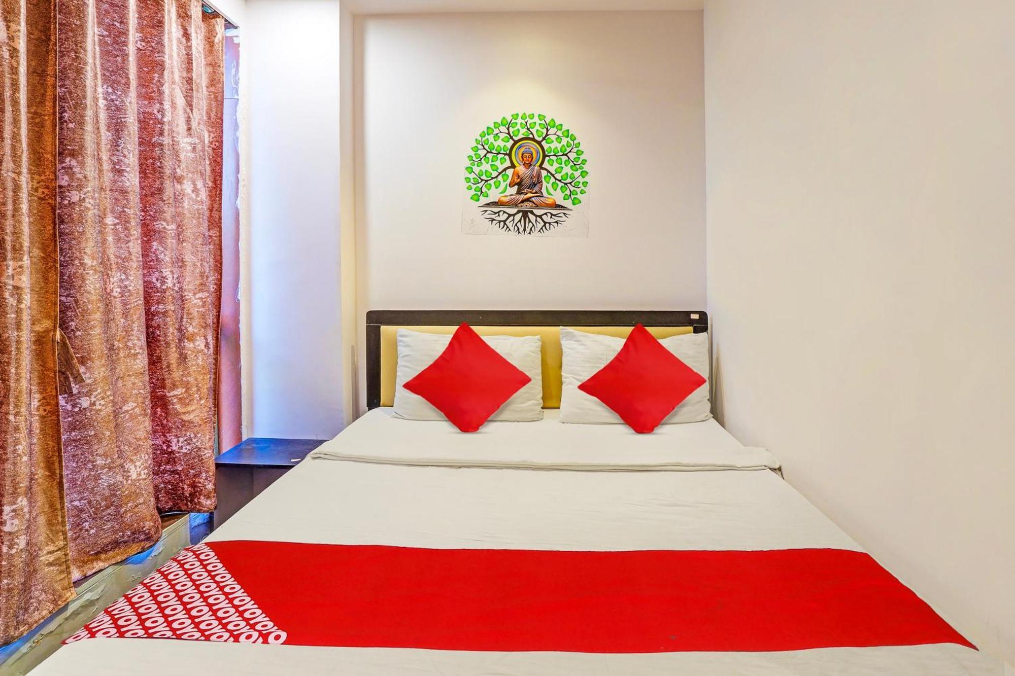 Hotel O Lotus Hotel Surat Exterior photo