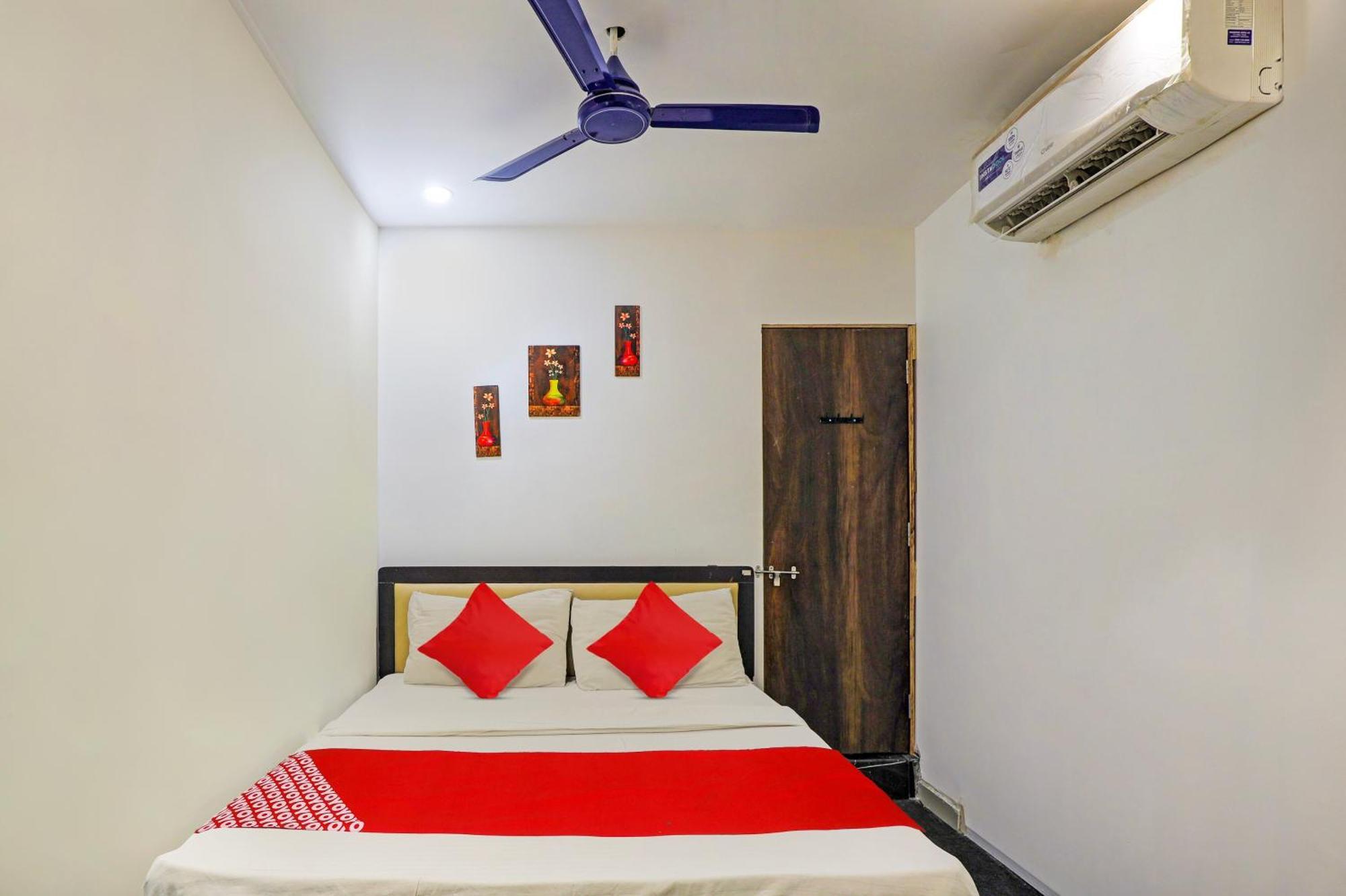 Hotel O Lotus Hotel Surat Exterior photo