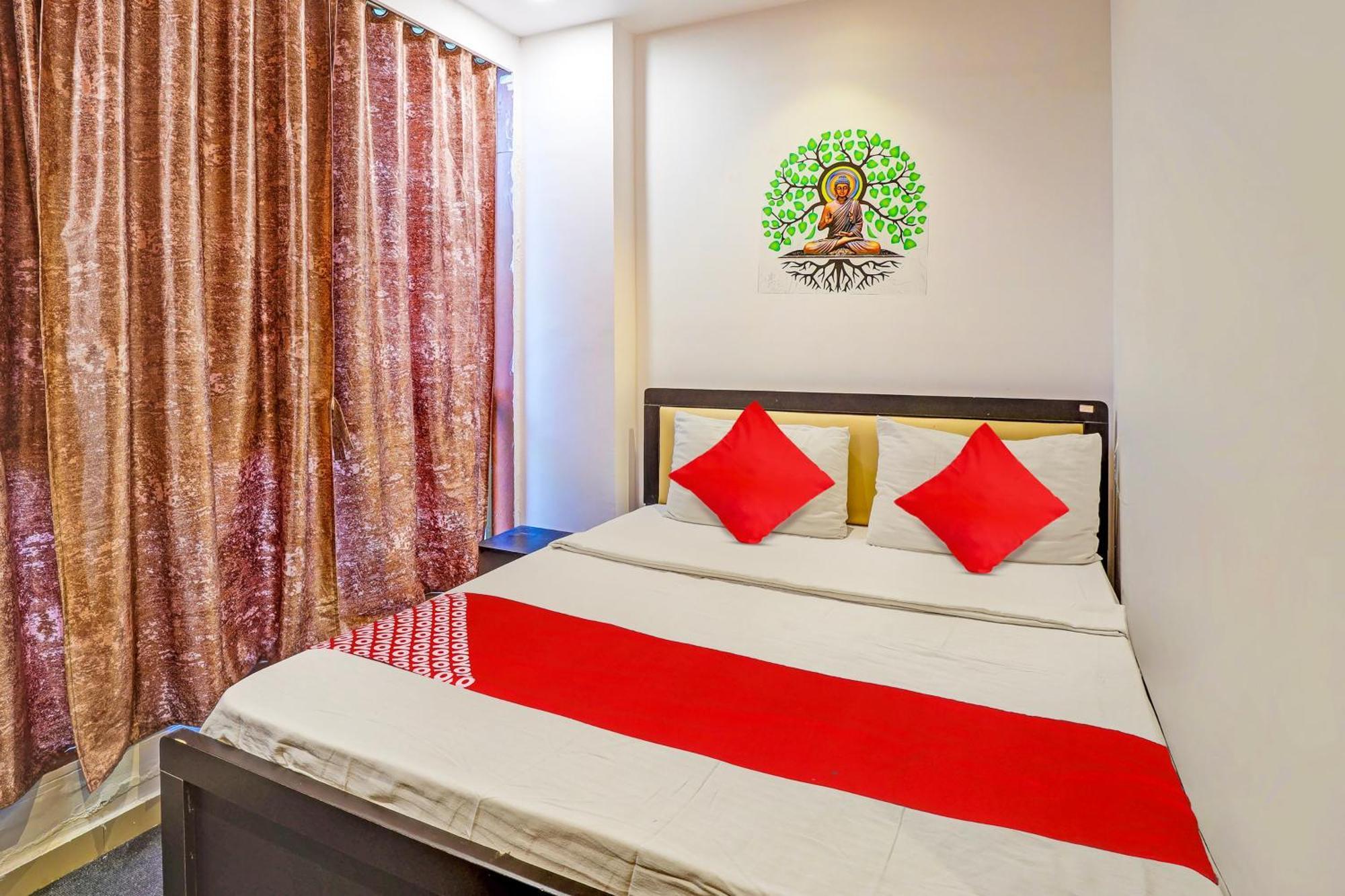 Hotel O Lotus Hotel Surat Exterior photo